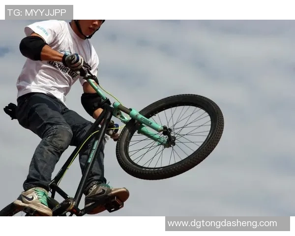 上海极限运动队与广州极限运动队赛后复盘分析力量对比与战术启示 上海极限运动队与广州极限运动队赛后复盘分析力量对比与战术启示